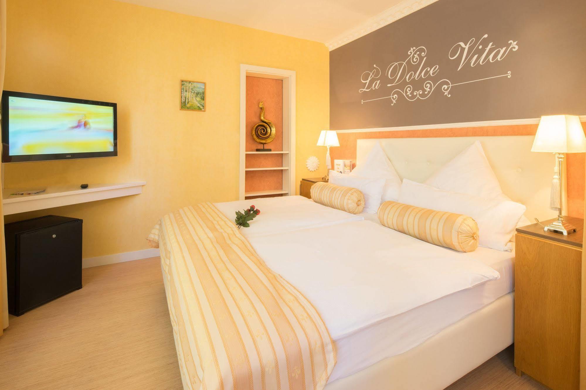 Central Boutique Hotel Бад-Мергентгайм Екстер'єр фото